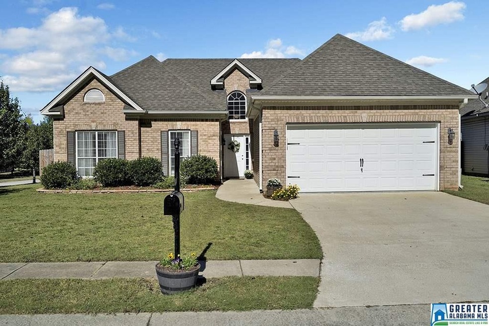 Charming house on large corner lot!!