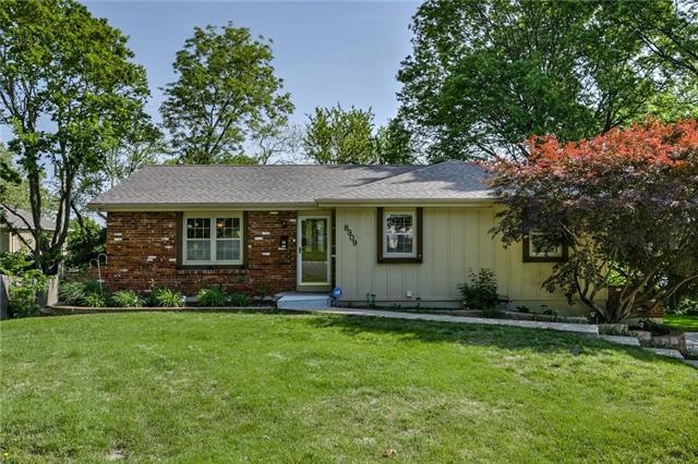 Welcome Home on .40 acre private cul-de-sac lot.