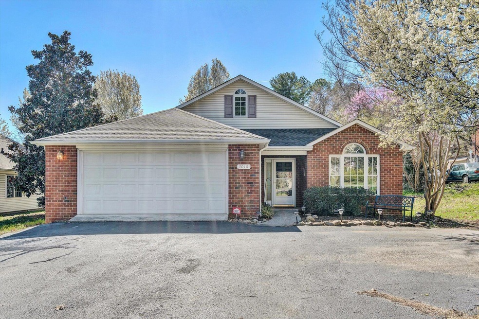 1010 Persinger Rd