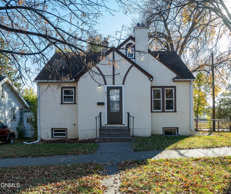421_W_Broadway_Bismarck-111