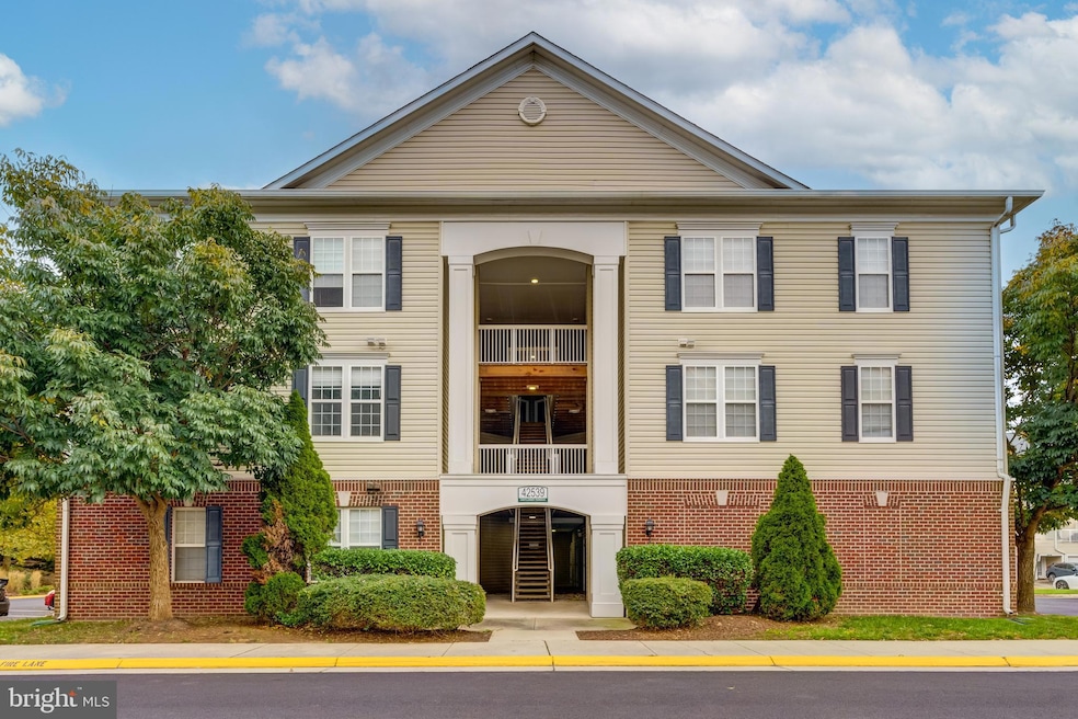 42539 Mayflower Terrace unit 201, Ashburn, VA 20148 - photo 1