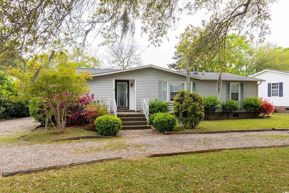Ranch-style house featuring a shingled roof and a 