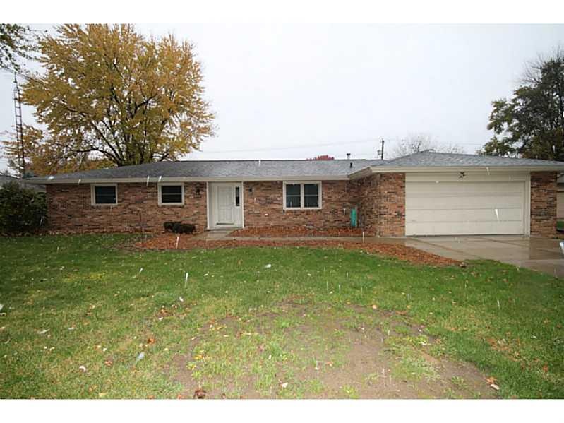 4525 Chapel Dr, Columbus, IN 47203 - photo 1