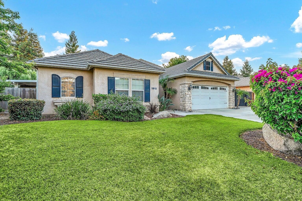 1915 N Peppertree St, Visalia, CA 93291 - photo 1