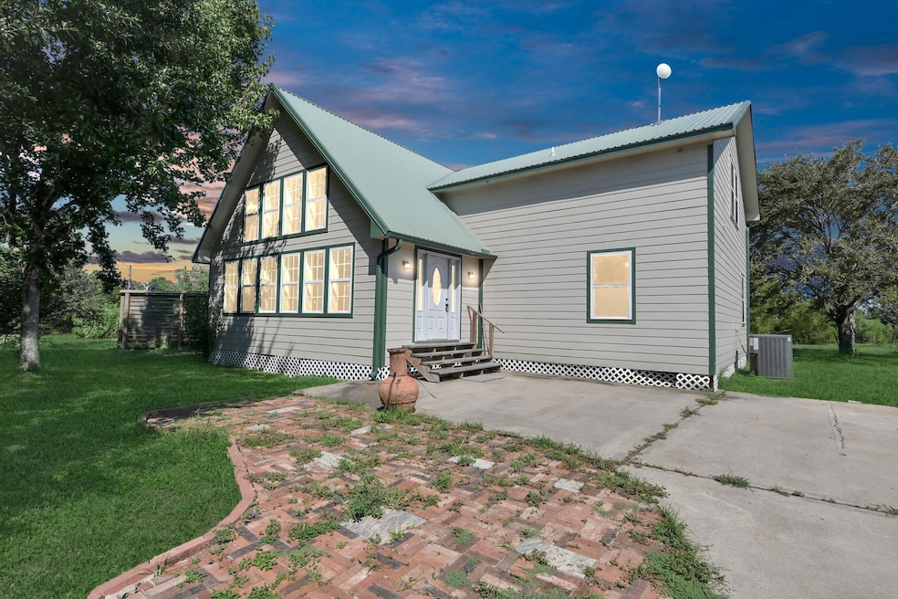 Under Contract $600,000