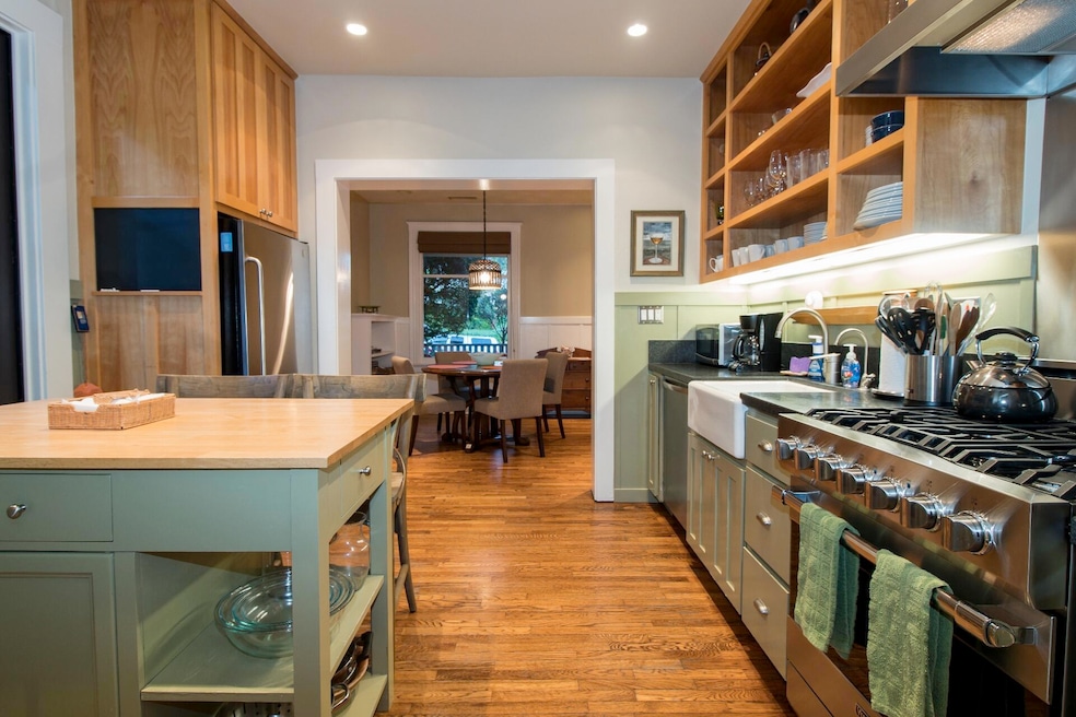 005 kitchen