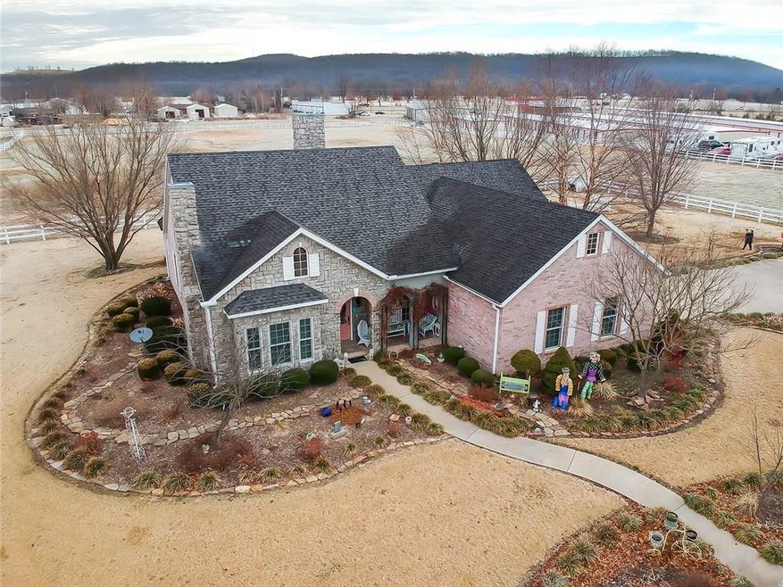 1912 Harris Dr, Fayetteville, AR 72701 - photo 1