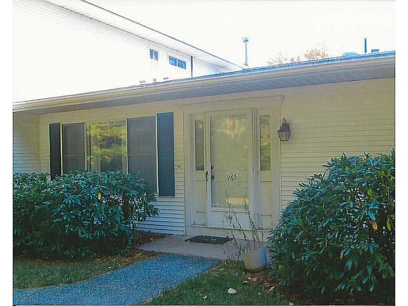 262 Chatham Cir unit 262, Warwick, RI 02886 - photo 1