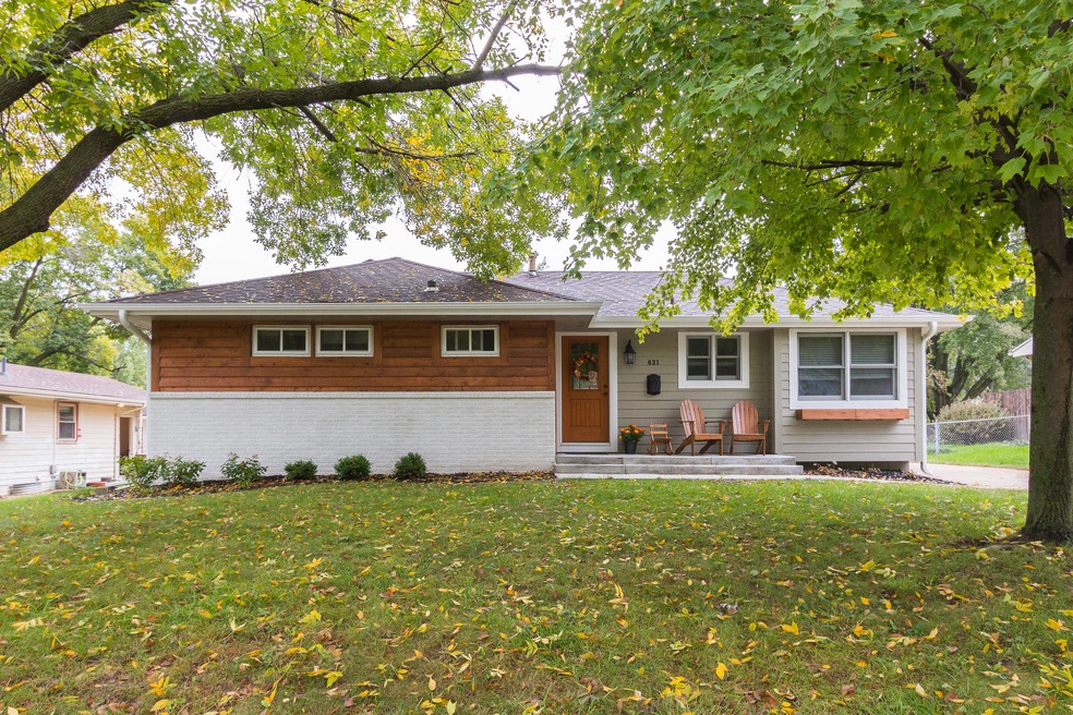 621 32nd St, West Des Moines, IA 50265 - photo 1