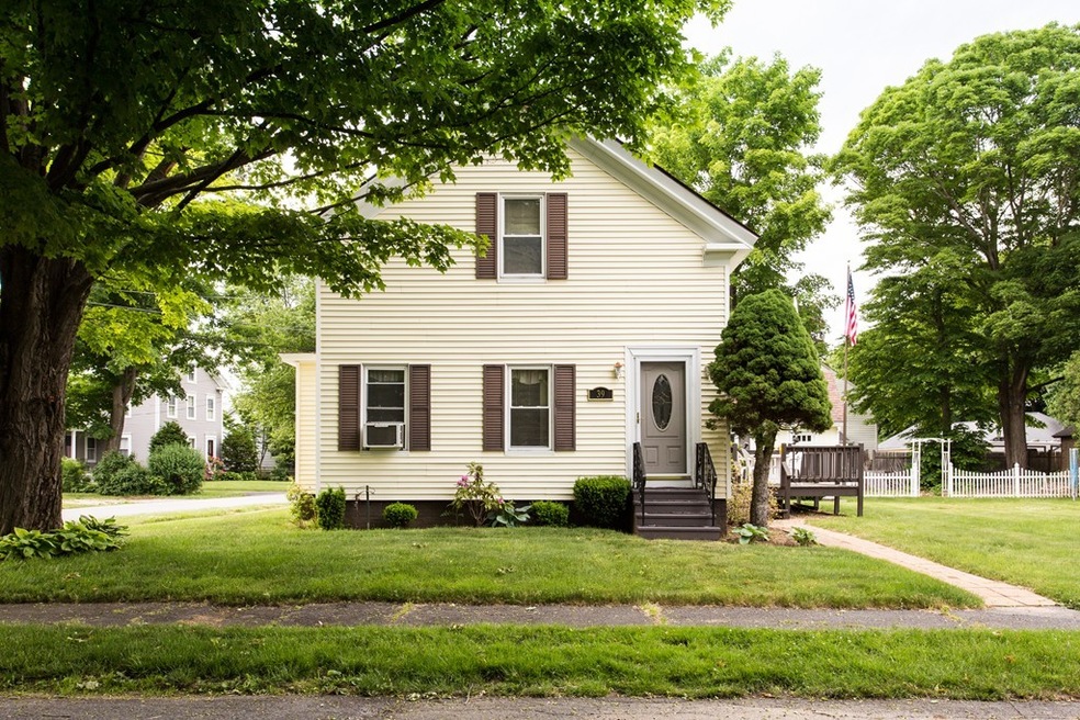 39 West St, West Brookfield, MA 01585 - photo 1