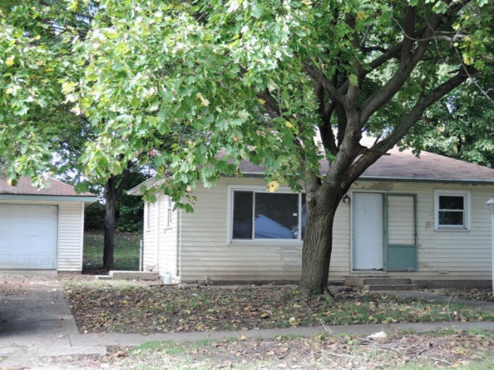 1525 Colgrove