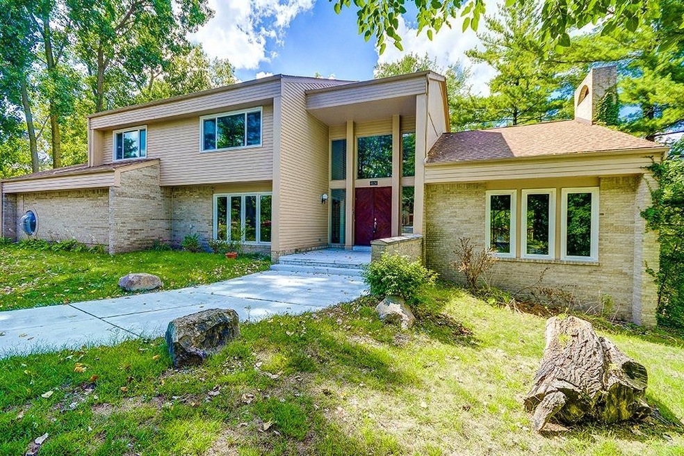 4124 Lakeridge Ln, Bloomfield Hills, MI 48302 - photo 1