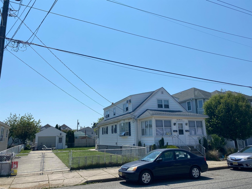 132 W Cresse Ave, Wildwood, NJ 08260 - photo 1