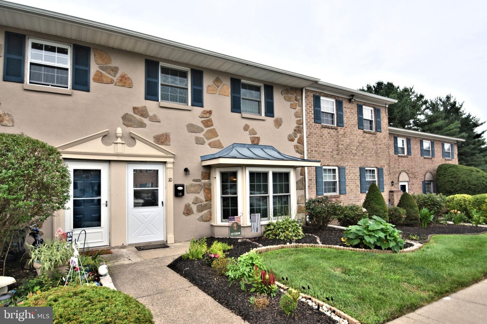 10 Donovan Ct, North Wales, PA 19454 - photo 1