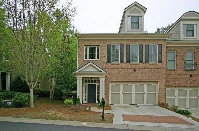 Beautiful 4 side Brick Townhouse with every attent