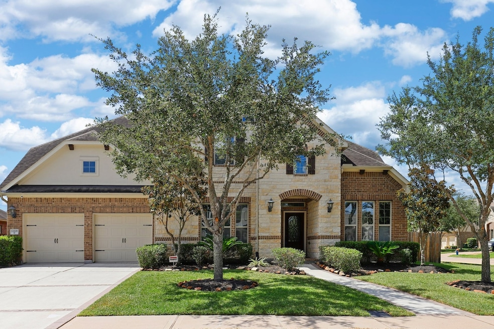 Lock your rate and offset the cost of electric as this one has gone solar! 3 car tanden garage too!