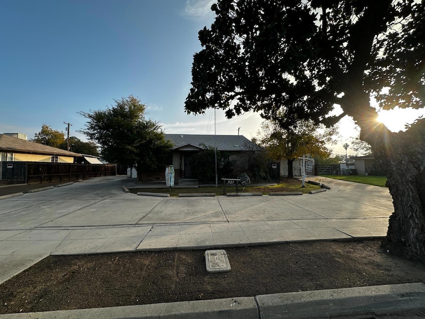 707 W Shields Ave, Fresno, CA 93705 - photo 1