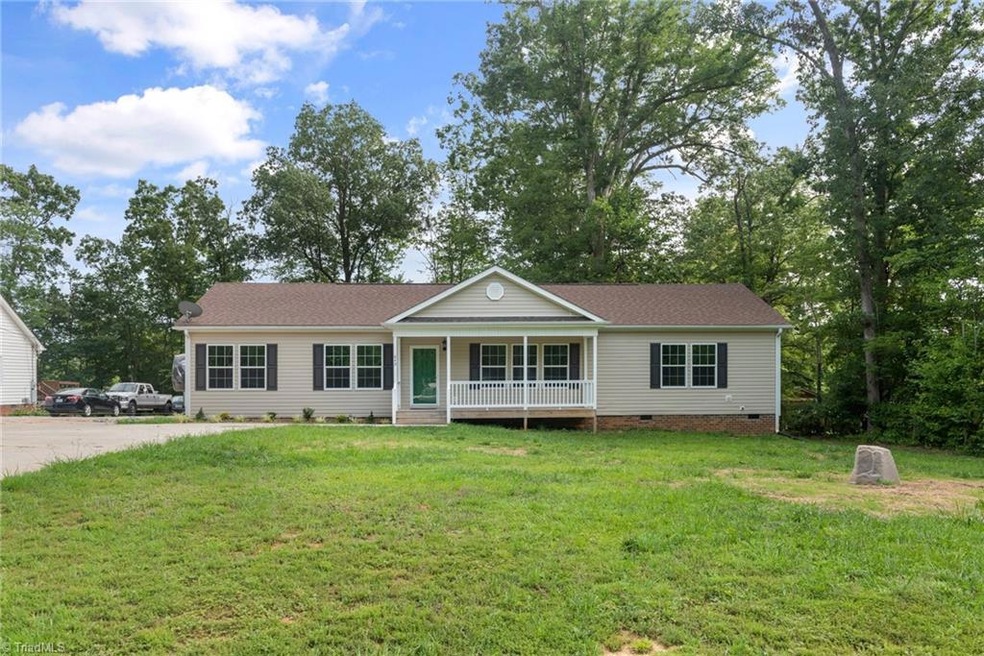 649 Skycrest Country Rd, Asheboro, NC 27205 - photo 1