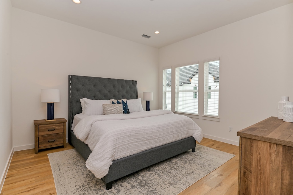 8907 Knoll Villas St, Houston, TX 77080 - photo 1