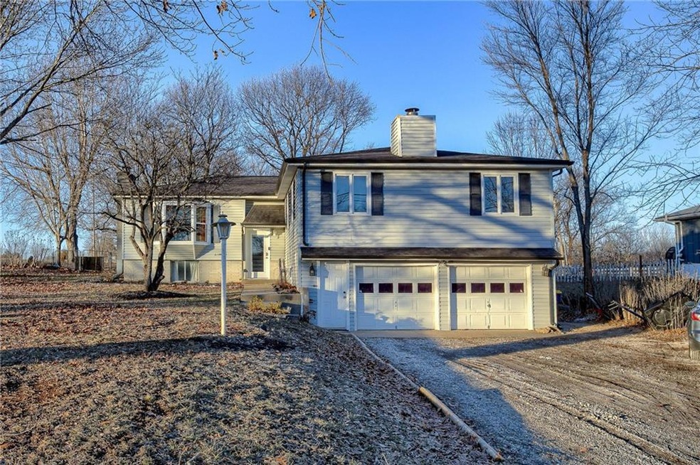 27740 W. 83rd St. Lenexa, KS 66227 - Front House