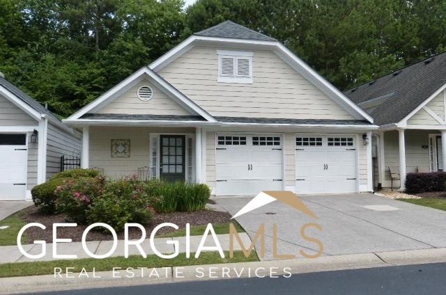 Adorable cottage with easy drive in, 2 car garage 