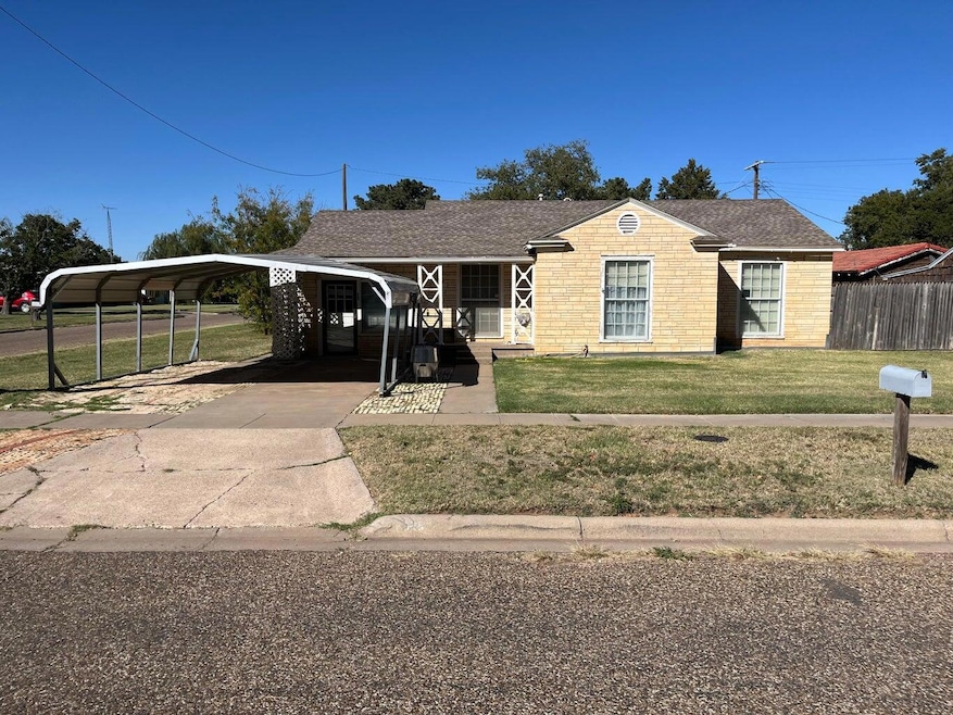 120 SW 10th St, Plainview, TX 79072 - photo 1