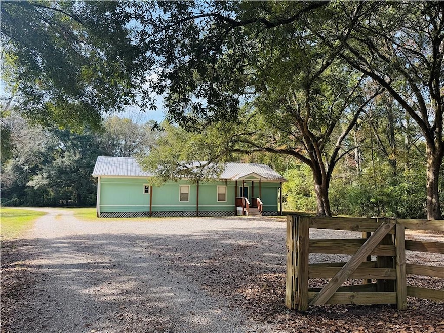 Drive way to front of mobile