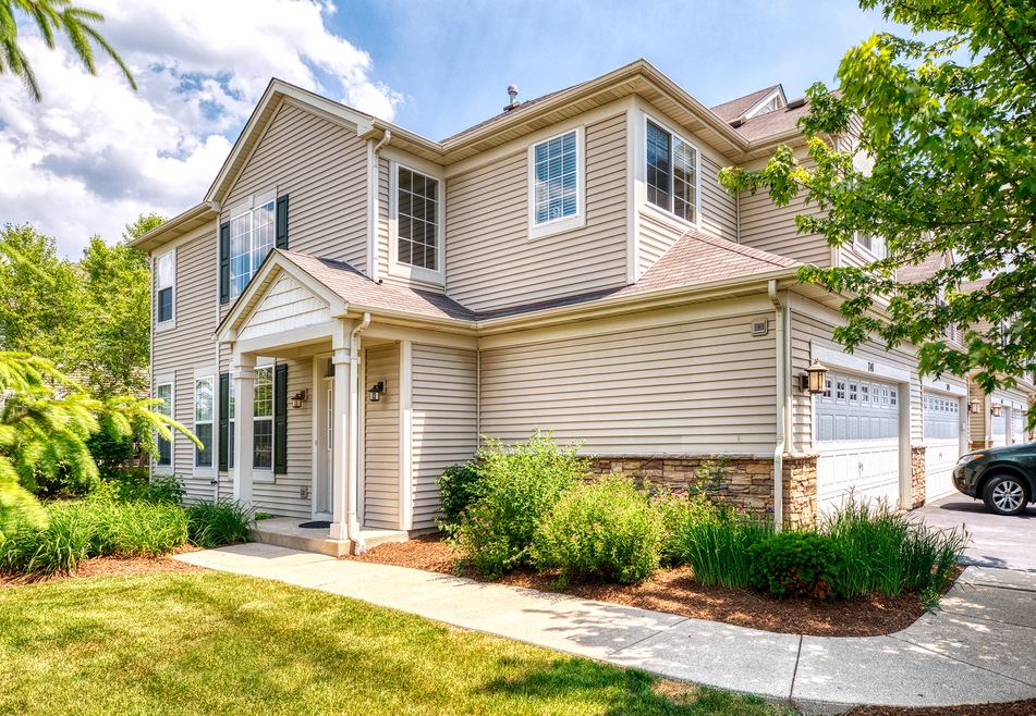 741 S Jade Ln, Round Lake, IL 60073 - photo 1