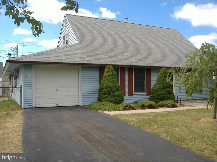 61 Canoebirch Rd, Levittown, PA 19057 - photo 1