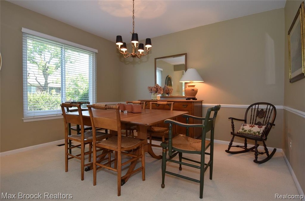 2409 Mulberry Square, Bloomfield Hills, MI 48302 - photo 1