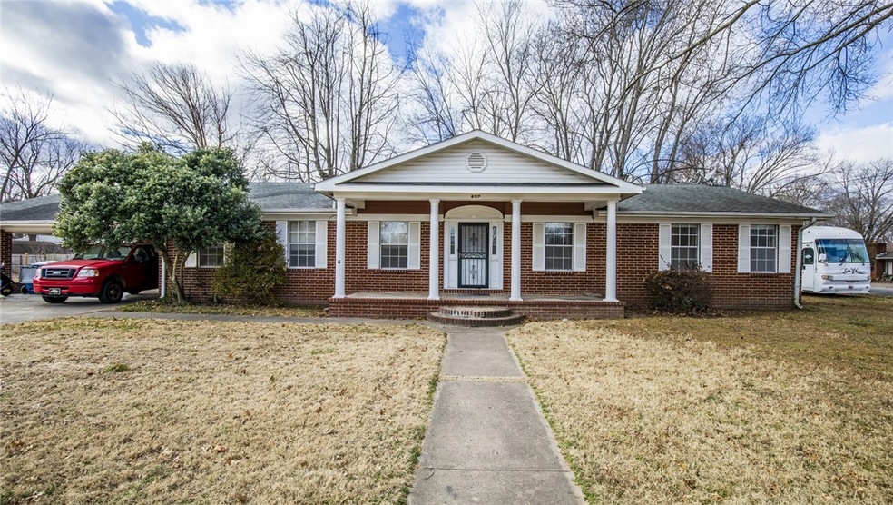 407 Magnolia Dr, Bentonville, AR 72712 - photo 1