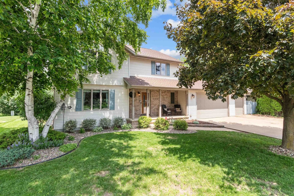 1364 Whippletree Ln, Neenah, WI 54956 - photo 1