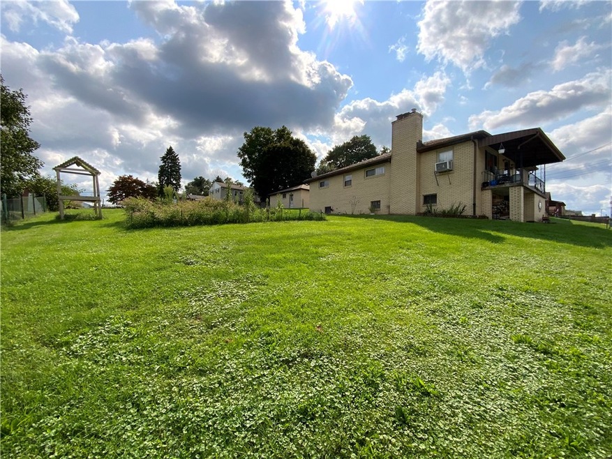 Extra Lot w/Garden,Front porch,Garage in back