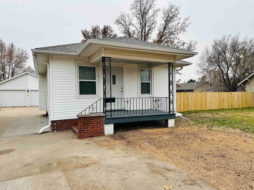 1811 W 4th St, Hastings, NE 68901 - photo 1