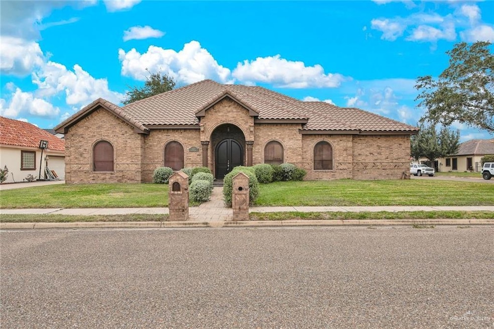 2405 W Rhin Dr, Edinburg, TX 78539 - photo 1
