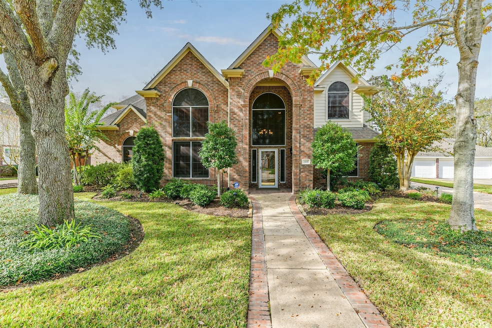 112 Eagle Lakes Dr, Friendswood, TX 77546 - photo 1