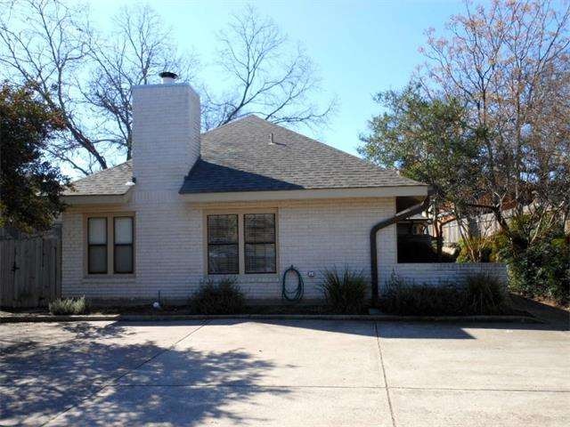 Triplex with offset parking