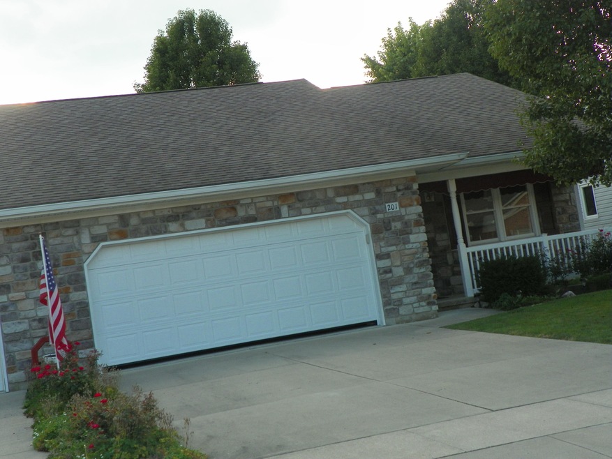 201 Cheyenne Dr, Wapakoneta, OH 45895 - photo 1