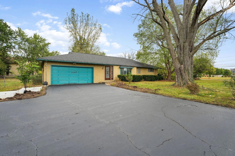 1-web-or-mls-1440-e-cooke-rd