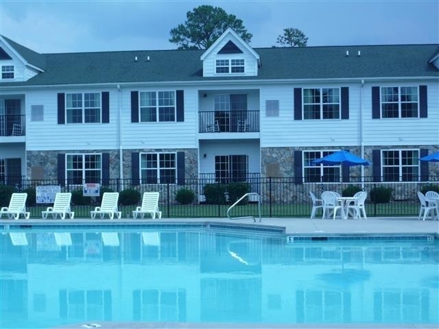D102 Pool Front