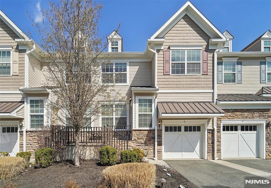 Sold $990,000 • Co-Listing Agent