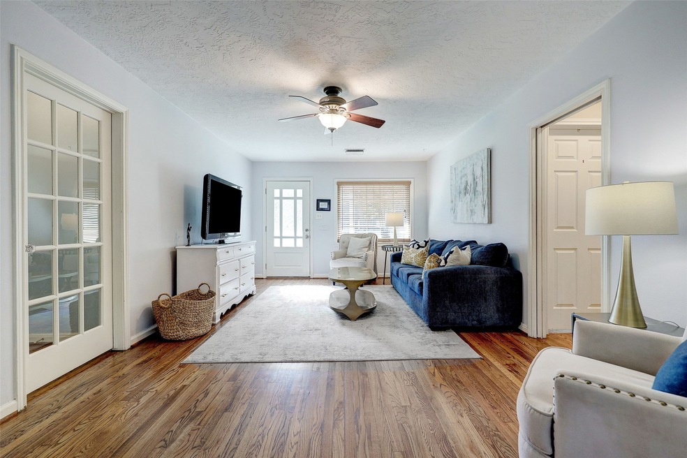 1070 Lamonte Ln, Houston, TX 77018 - photo 1