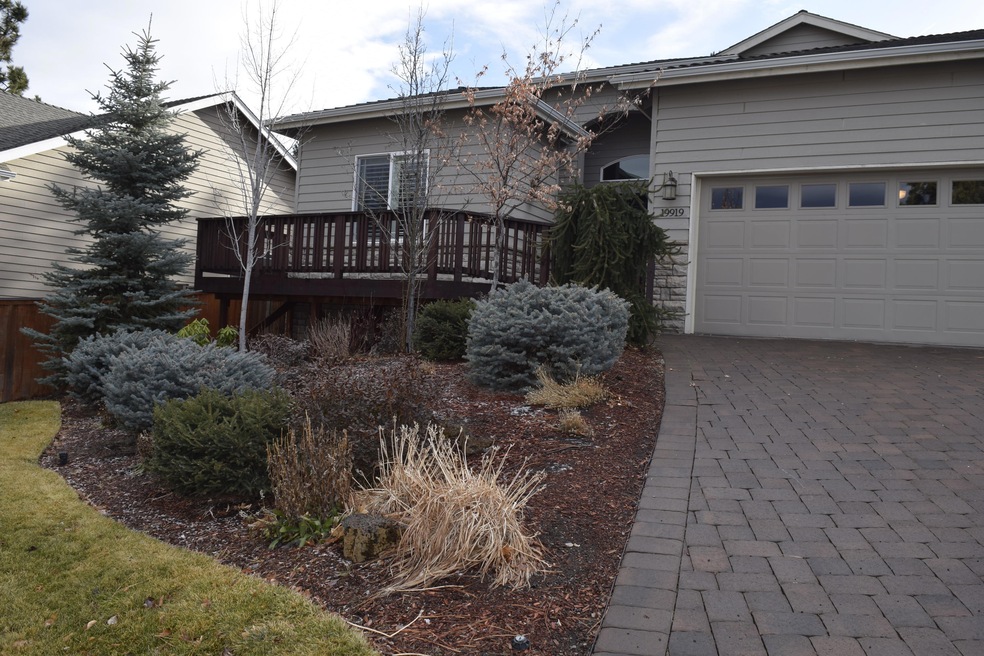 19919 Powers Rd, Bend, OR 97702 - photo 1