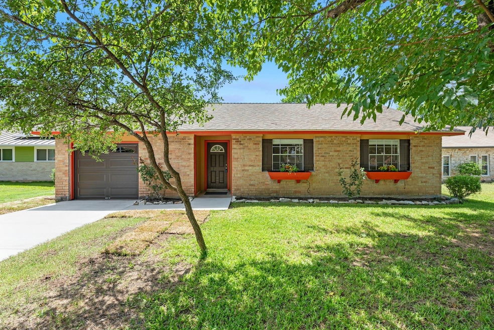 Ranch-style house featuring roof with shingles, a