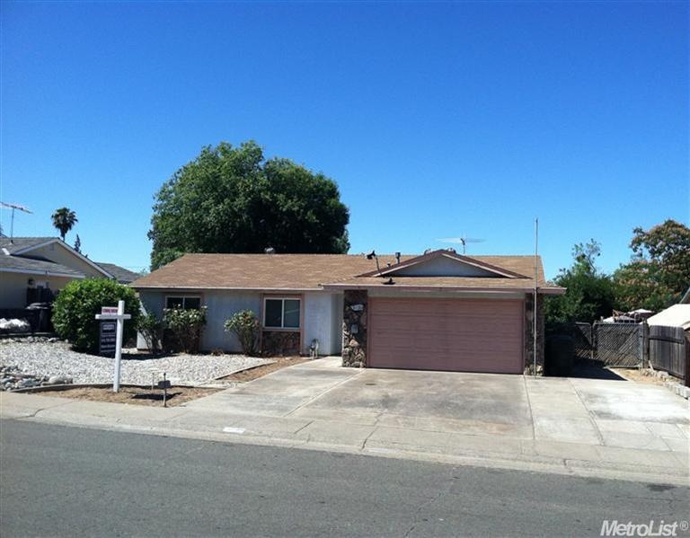 Great location between Fair Oaks Blvd. & Woodmore 