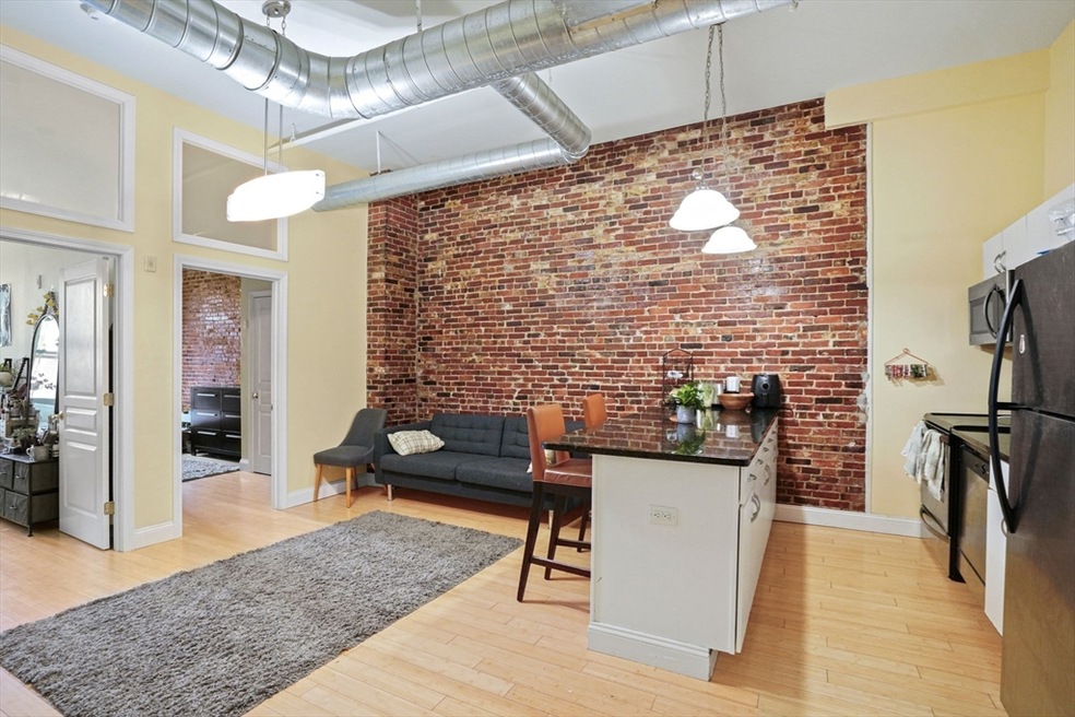 37 Temple Place unit 403, Boston, MA 02111 - photo 1