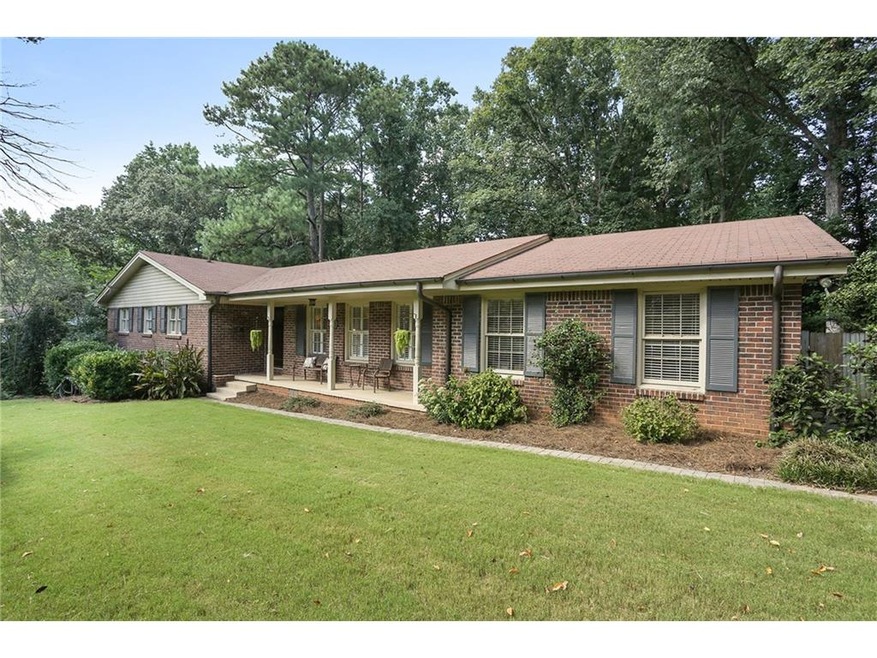 2466 Glenbonnie Drive - Front View