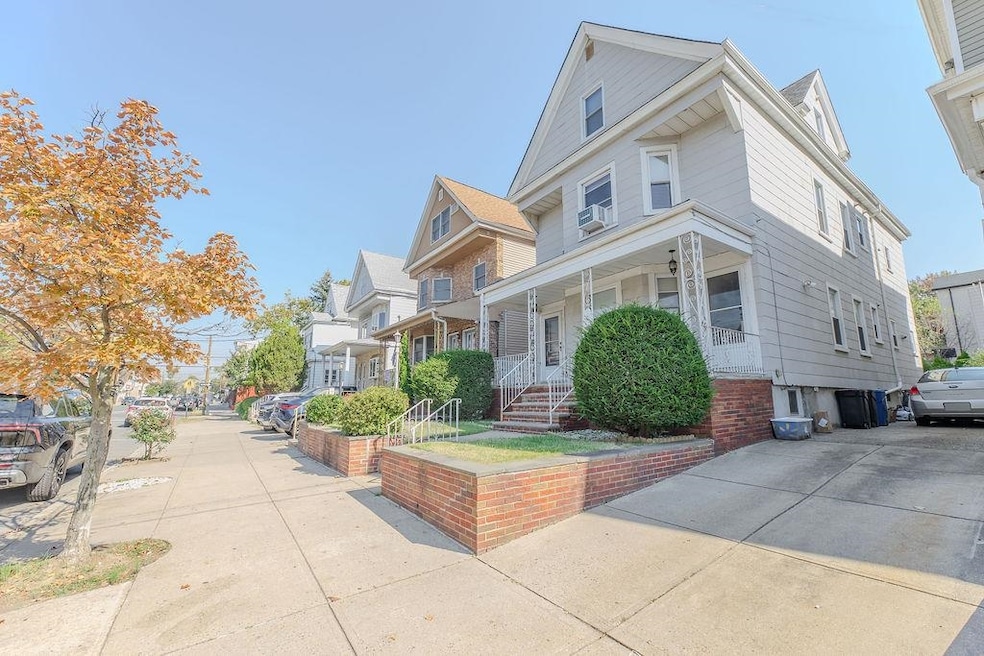 Pending $829,000 • Co-Listing Agent