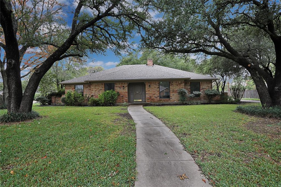 908 Highland Dr, Cleburne, TX 76033 - photo 1