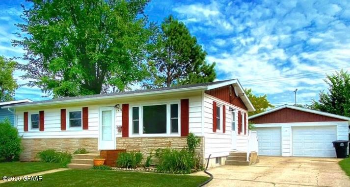 1711 S 17th St, Grand Forks, ND 58201 - photo 1